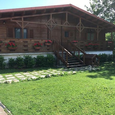 Bed and Breakfast Chalet Dei Parchi Saracinesco Exterior foto