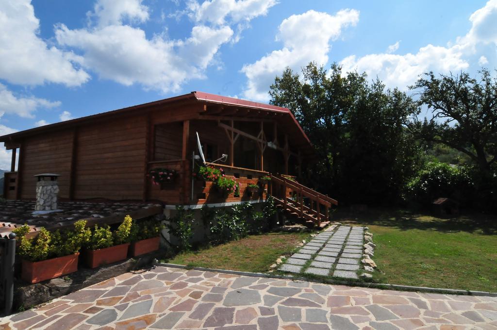 Bed and Breakfast Chalet Dei Parchi Saracinesco Exterior foto