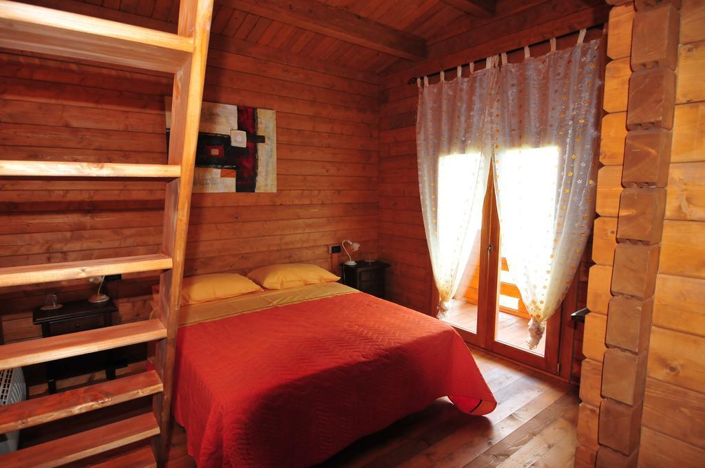 Bed and Breakfast Chalet Dei Parchi Saracinesco Zimmer foto