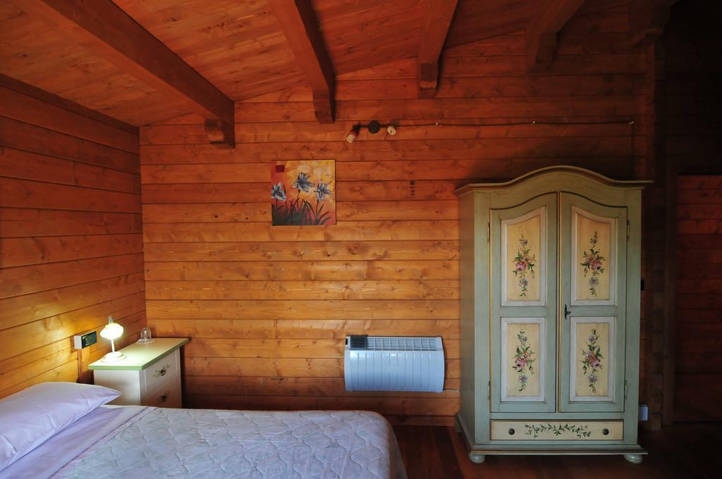 Bed and Breakfast Chalet Dei Parchi Saracinesco Zimmer foto