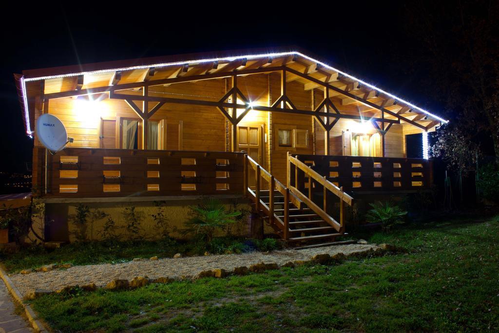 Bed and Breakfast Chalet Dei Parchi Saracinesco Exterior foto