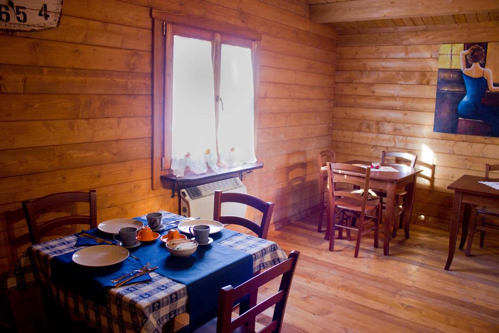 Bed and Breakfast Chalet Dei Parchi Saracinesco Exterior foto