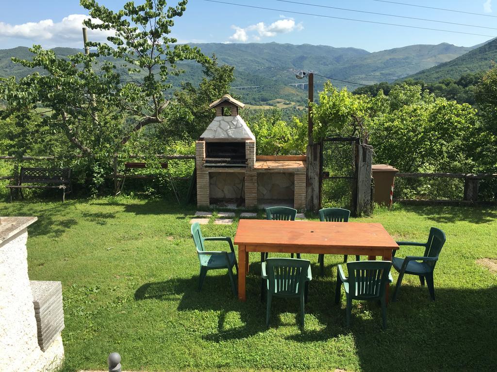 Bed and Breakfast Chalet Dei Parchi Saracinesco Exterior foto
